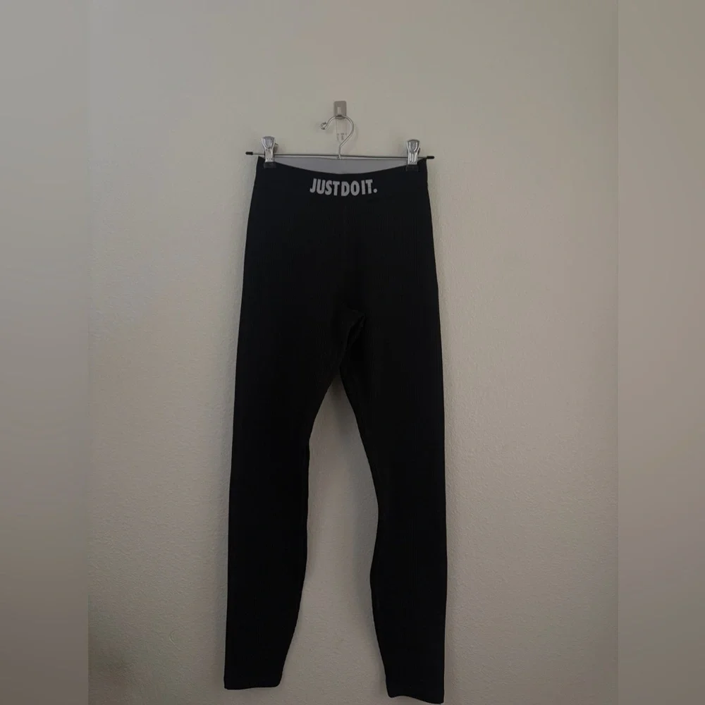 Nike Set - Picture 2 of 2
